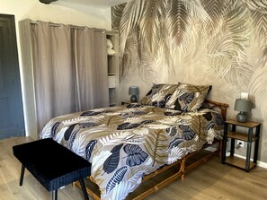 3 habitaciones, tabla de planchar con plancha y ropa de cama 