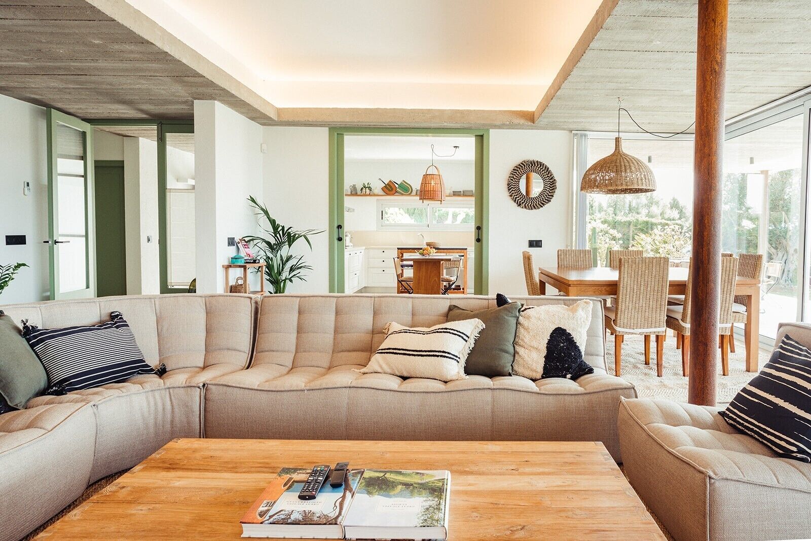 TV, tavolo da ping pong