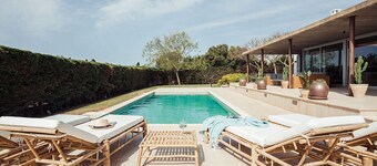 Luxe VillaTramuntana met Uitzicht op Zee, Wifi en Airconditioning