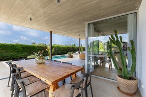 Outdoor dining - Luxury VillaTramuntana with Sea Views, Wi-Fi and Air Conditioning (Cap d'en Font)