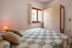 2 bedrooms, bed sheets