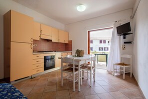 Fridge, stovetop, cookware/dishes/utensils