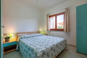 2 bedrooms, bed sheets