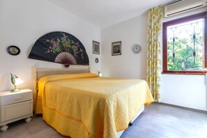 2 bedrooms, iron/ironing board, bed sheets - Holiday Home 'Casa 6 Vista Mare' with Sea View, Private Terrace and Air Conditioning (Stintino)