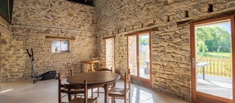 Cosy Mobile Home in a Quiet Setting, with Terrace and Shared Pool