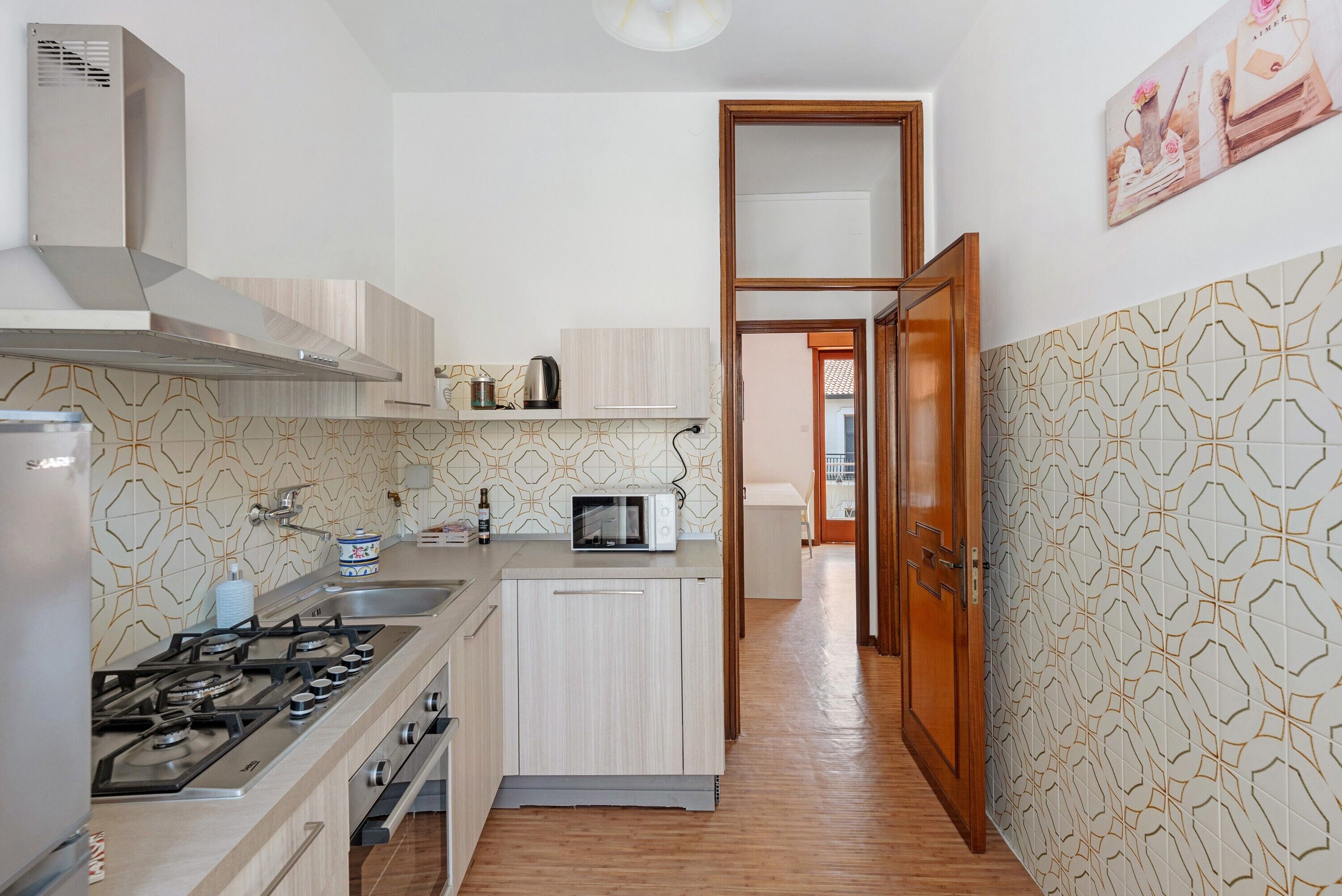 Refrigerador, microondas, horno y parrilla de estufa 