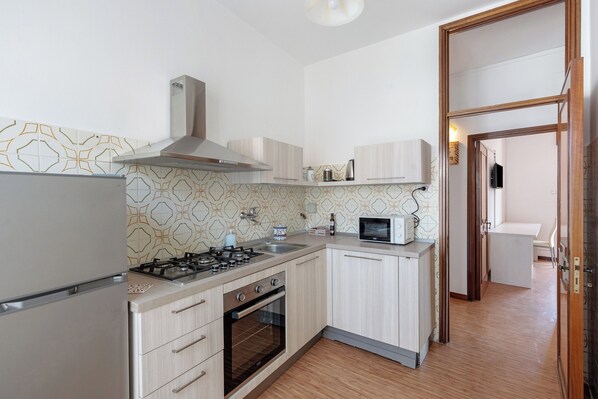 Fridge, microwave, oven, stovetop