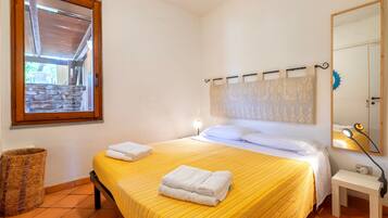 2 bedrooms, iron/ironing board, bed sheets