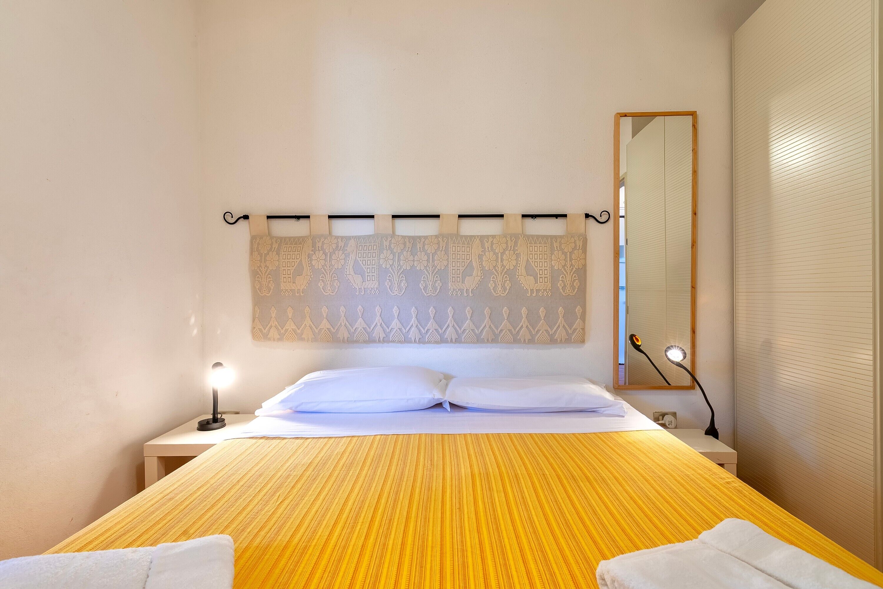 2 quartos, ferros/t ábuas de passar roupa, roupa de cama