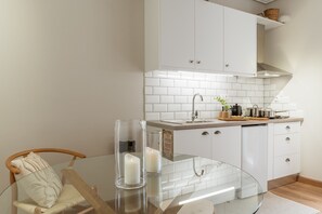 Fridge, stovetop, electric kettle, cookware/dishes/utensils