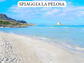 Beach nearby - Holiday Home 'I Lentischi C13' with Sea View, Private Terrace and Air Conditioning (Stintino)