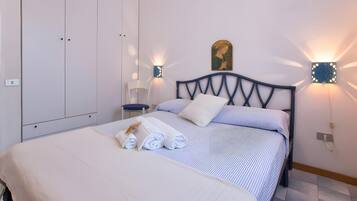 2 Schlafzimmer, Bügeleisen/Bügelbrett, Bettwäsche