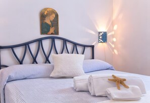 2 slaapkamers, een strijkplank/strijkijzer, beddengoed