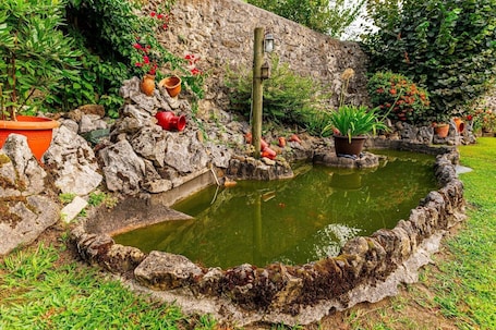 Property grounds. 'Double Sunflower' Room with Mountain Views, Shared Terrace, and Wi-Fi