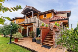 Exterior - Room 'Jazmín' with Mountain View, Shared Terrace and Wi-Fi (Rubayo)