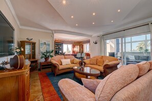 TV, fireplace, stereo