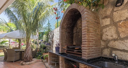 Villa 'Mariposa' with Sea View, Wi-Fi and Air Conditioning