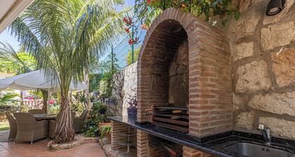 Villa 'Mariposa' con vistas al mar, Wi-Fi y aire acondicionado