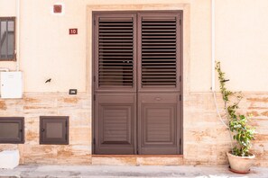 Exterior detail - Apartment 'Cantina' with Wi-Fi and Air Conditioning (Montallegro)