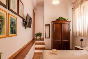 1 bedroom, iron/ironing board, free WiFi, bed sheets - Apartment 'Cantina' with Wi-Fi and Air Conditioning (Montallegro)