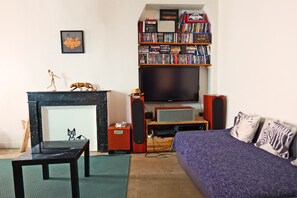 Télévision, livres, vidéothÚque, chaßne hi-fi
