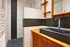 Shower, towels