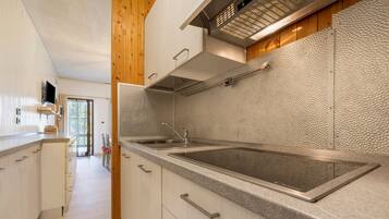 Refrigerador, microondas, parrilla de estufa y lavavajillas