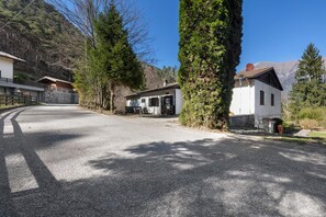 Exterior - Apartment 'Berthold' with Mountain View, Shared Terrace and Wi-Fi (Ledro)