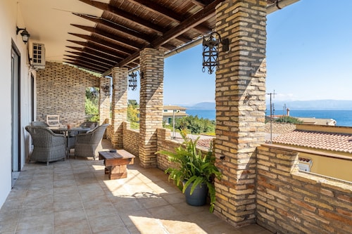 Apartment 'Marianthi-kaizer Bridge' with Balcony, Wi-Fi and Air Conditioning