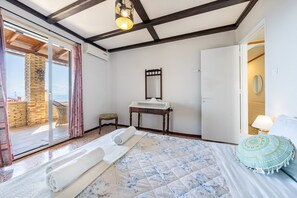 3 bedrooms, iron/ironing board, free WiFi, bed sheets - Apartment 'Marianthi-kaizer Bridge' with Balcony, Wi-Fi and Air Conditioning (Achílleion)