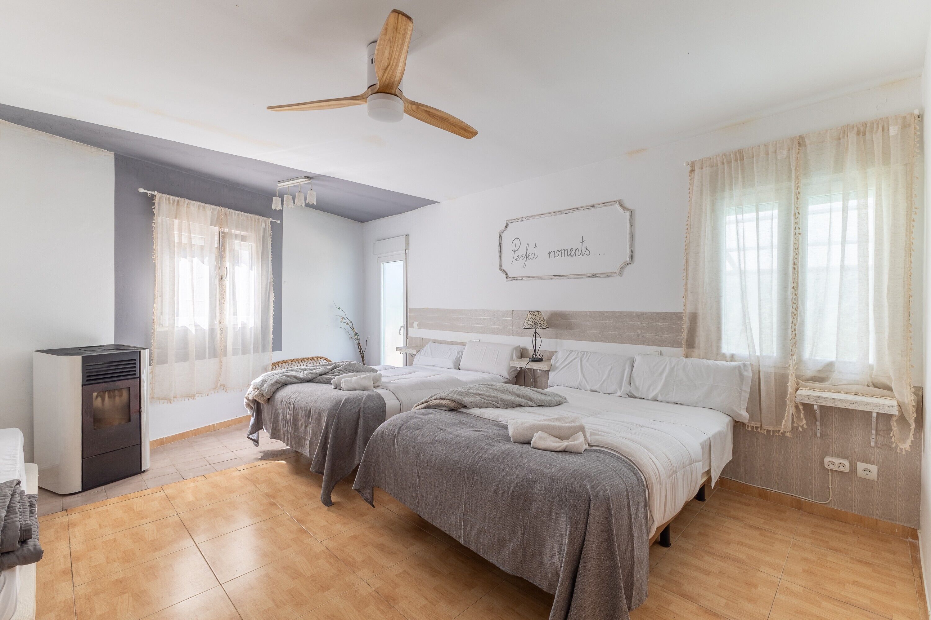 4 chambres, fer et planche à repasser, Wi-Fi gratuit, draps fournis