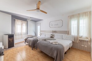 4 slaapkamers, een strijkplank/strijkijzer, gratis wifi, beddengoed