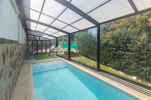 La Casa De Trasto - Chalet with Private Heated Pool and Mountain Views