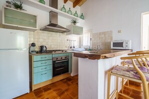 Fridge, microwave, dishwasher, coffee/tea maker