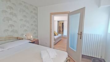 1 slaapkamer, een strijkplank/strijkijzer, gratis wifi, beddengoed