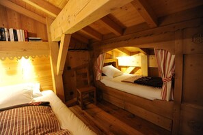 5 bedrooms, free WiFi, bed sheets