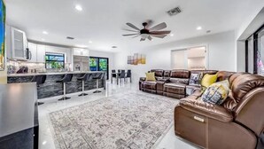 Unclassified image, 3 of 37, button - Spacious 5-bedroom house with WiFi and AC in charming Wilton Manors (Wilton Manors)