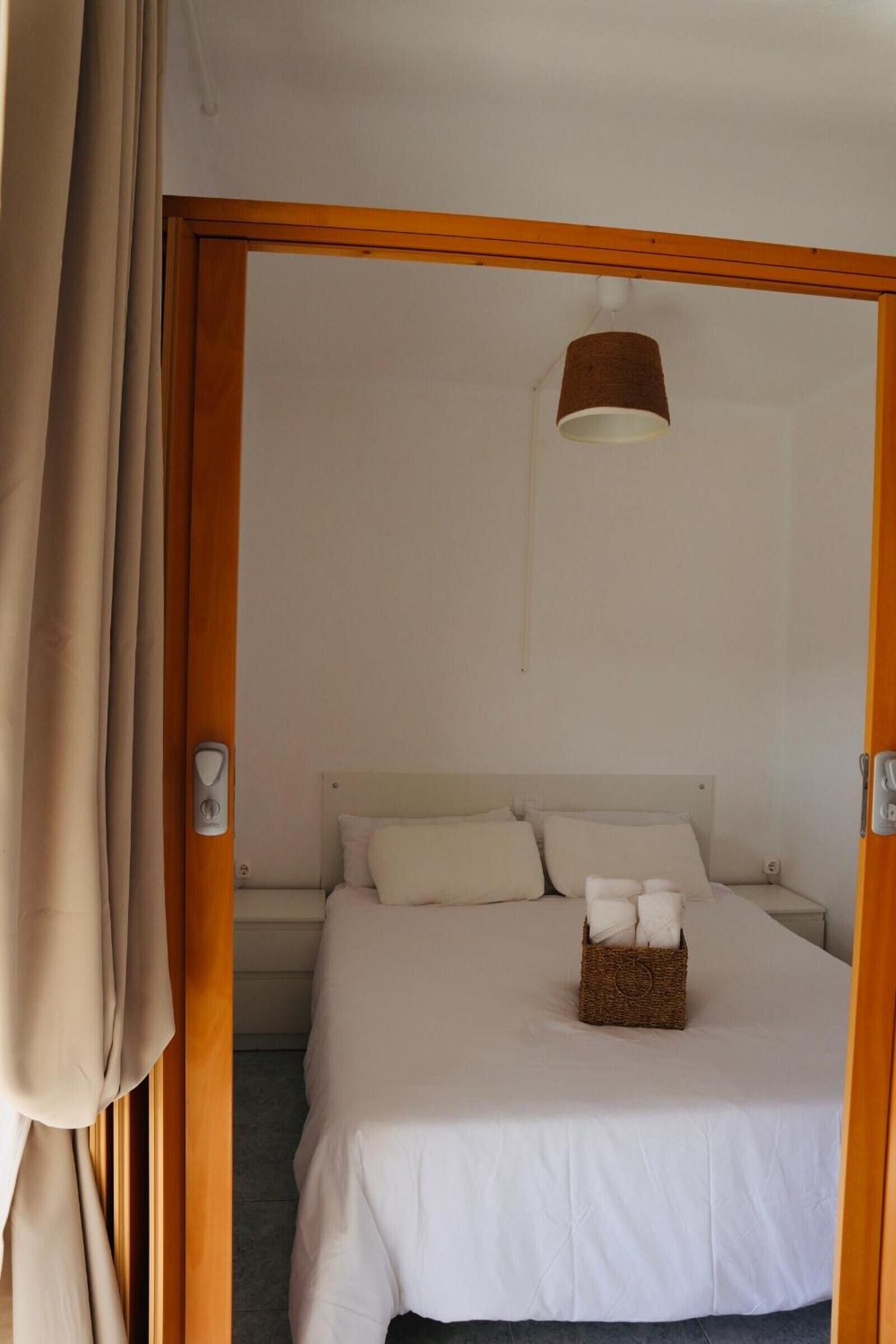 1 slaapkamer, een strijkplank/strijkijzer, gratis wifi, beddengoed