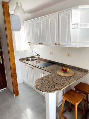 Fridge, microwave, stovetop, coffee/tea maker