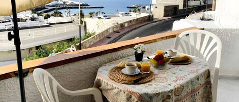 屋外ダイニングエリア