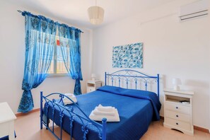 3 bedrooms, iron/ironing board, bed sheets