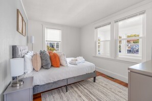 3 chambres, fer et planche à repasser, Wi-Fi, draps fournis