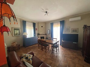 TV connectée, cheminée