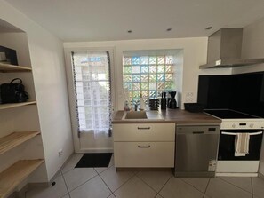 Kühlschrank, Mikrowelle, Geschirrspüler