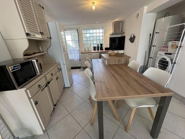 Fridge, microwave, dishwasher