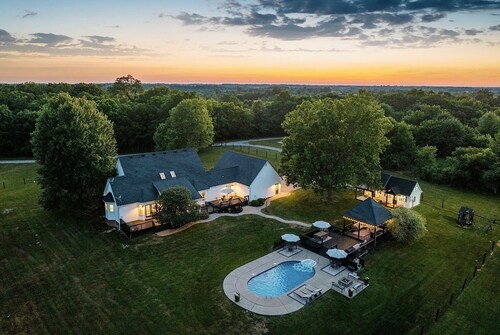 Heated Pool, Hot Tub, Game Room, EV charger, Sleeps 20