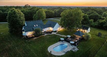 Heated Pool, Hot Tub, Game Room, EV charger, Sleeps 20