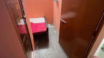 Basic Double Room | Bathroom | Slippers