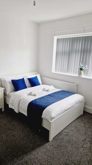 2 bedrooms, iron/ironing board, WiFi, bed sheets