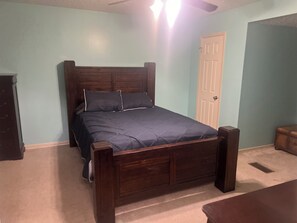 4 sovrum, skrivbord, strykjärn/strykbräda och gratis wi-fi